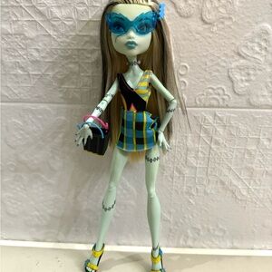 Monster high Frankie Stein gloom beach